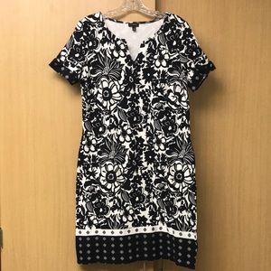 Fitted Knee-Length Black and White Floral Dress